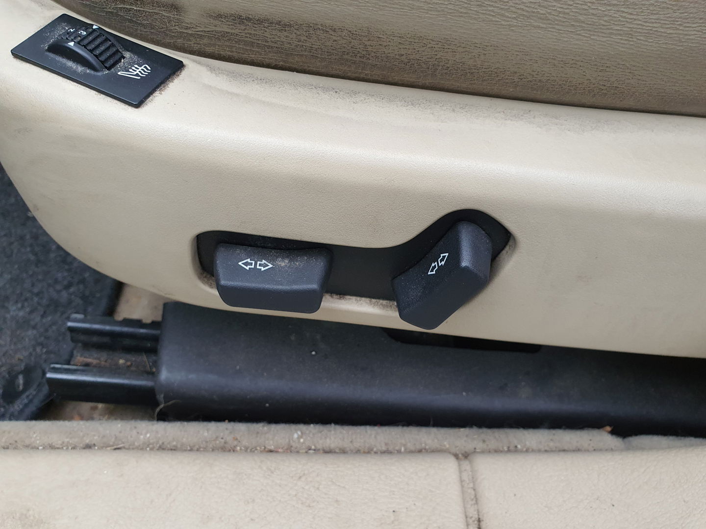 Peugeot 607 2.7 HDiF Executive Ivoire-Pack Aut. *PANO | XENON | NAPPA-FULL-LEATHER | NAVI-FULLMAP | CRUISE | MEMORY-PACK | COMFORT-SEATS | TOWBAR | HEATED-SEATS | 17"ALU*