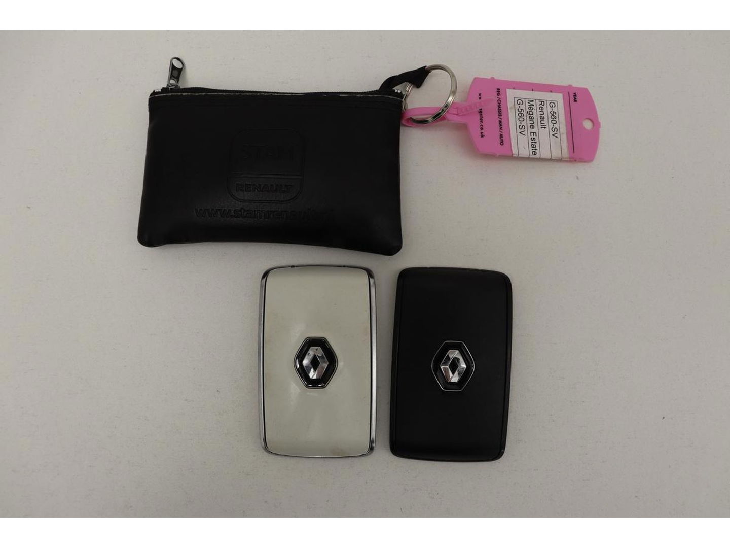 Renault Mégane 1.3 TCe Bose | Carplay | Camera | Half leder | Navigatie | Keyless | Dodehoek detectie | Park Assist | Climate control
