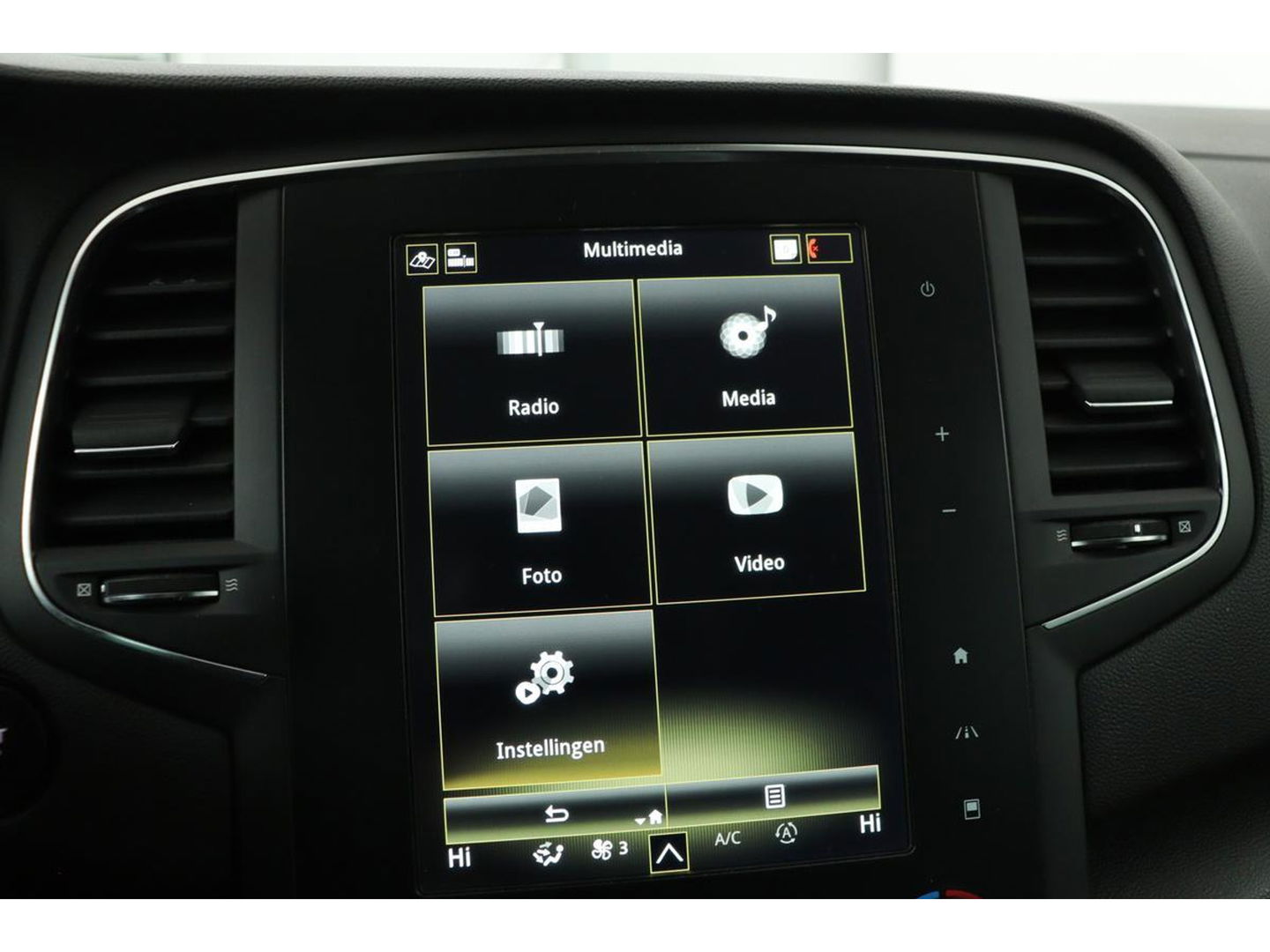 Renault Mégane 1.3 TCe Bose | Carplay | Camera | Half leder | Navigatie | Keyless | Dodehoek detectie | Park Assist | Climate control
