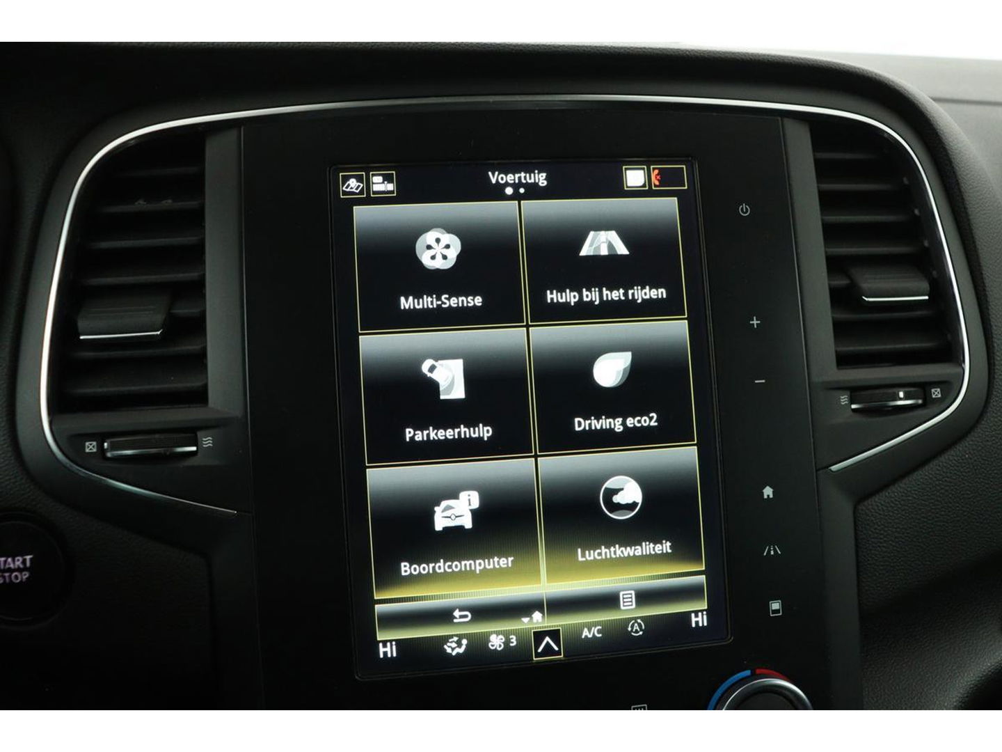 Renault Mégane 1.3 TCe Bose | Carplay | Camera | Half leder | Navigatie | Keyless | Dodehoek detectie | Park Assist | Climate control