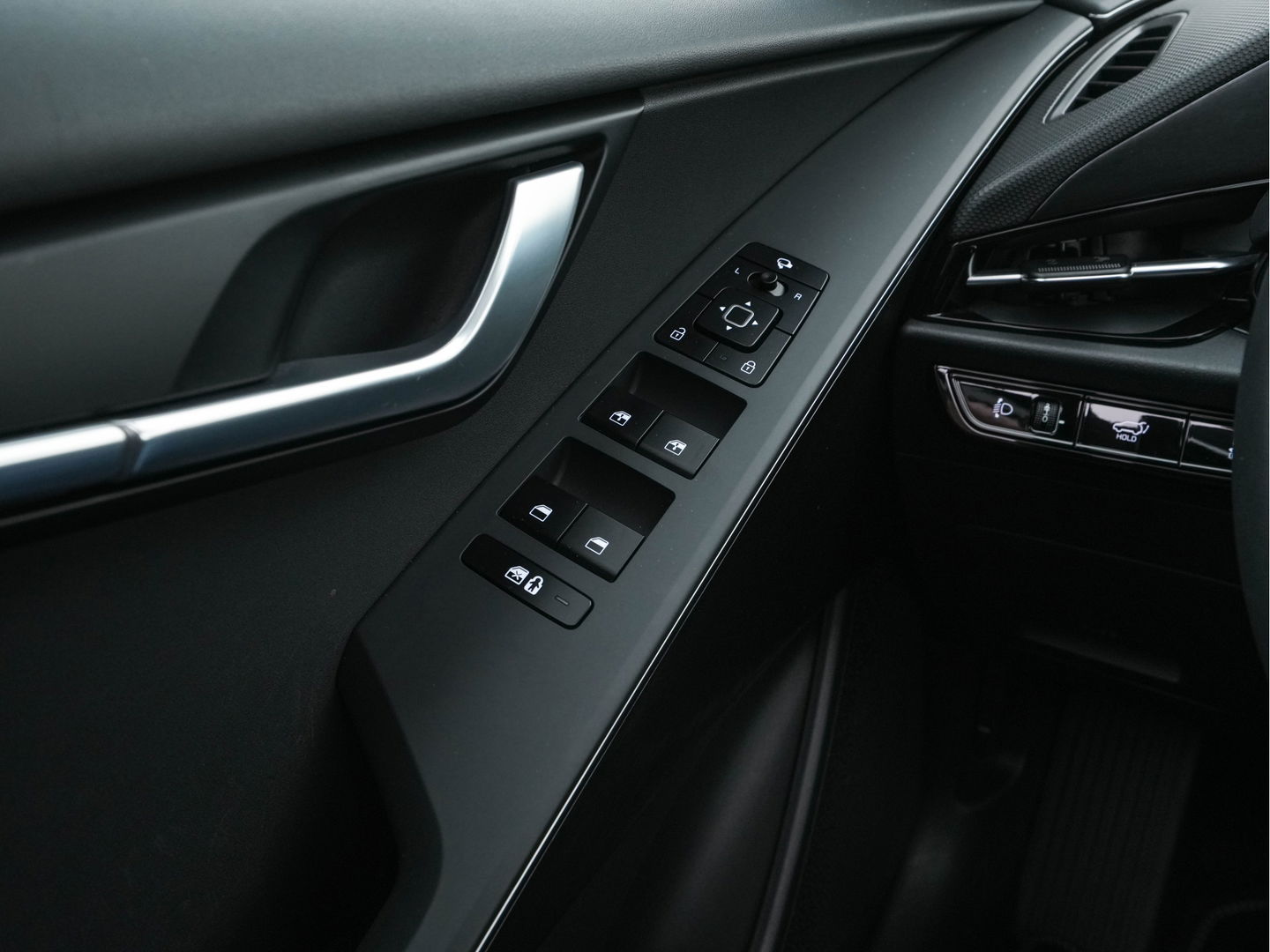 Kia Niro EV DynamicPlusLine 64.8 kWh [ 3-Fase ] (INCL-BTW) Aut. *PANO | HEAD-UP | LEATHER | DIGI-COCKPIT | NAVI-FULLMAP | DAB | ADAPT.CRUISE | CAMERA | COMFORT-SEATS | KEYLESS | DIGI-COCKPIT | SHIFT-PADDLES | HEATED-SEATS | CARPLAY | LANE-