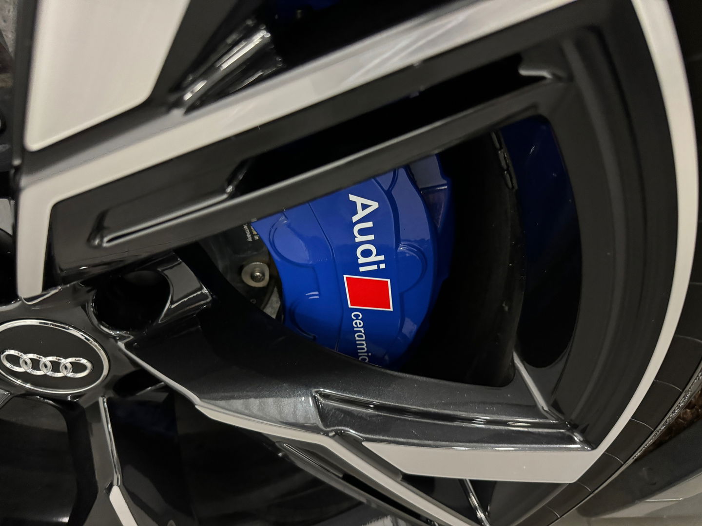 Audi RS6 TFSI quattro Pano|Dynamic+|Ceramic|ABT|700PK|HuD