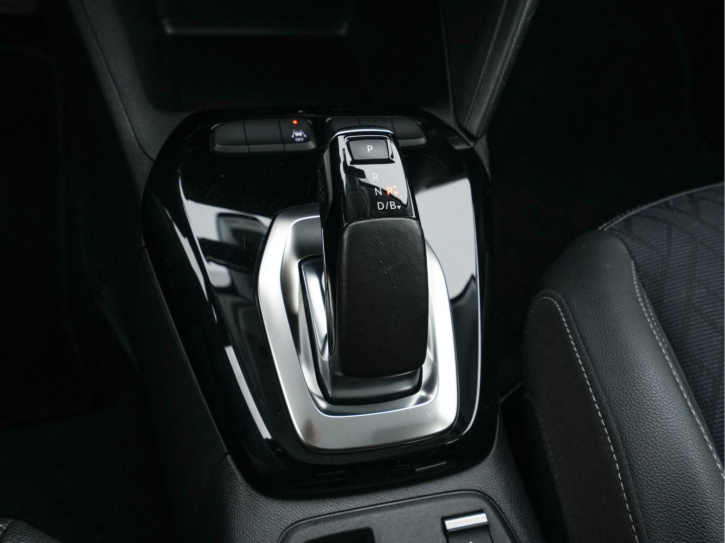 Opel CORSA-E Elegance 50 kWh [ 3-Fase ] (INCL-BTW) Aut. *FULL-LED | DIGI-COCKPIT | LEATHER-MICROFIBRE | CARPLAY | ECC | KEYLESS | CRUISE | DAB | LANE-ASSIST | PDC | SPORT-SEATS | 16"ALU*