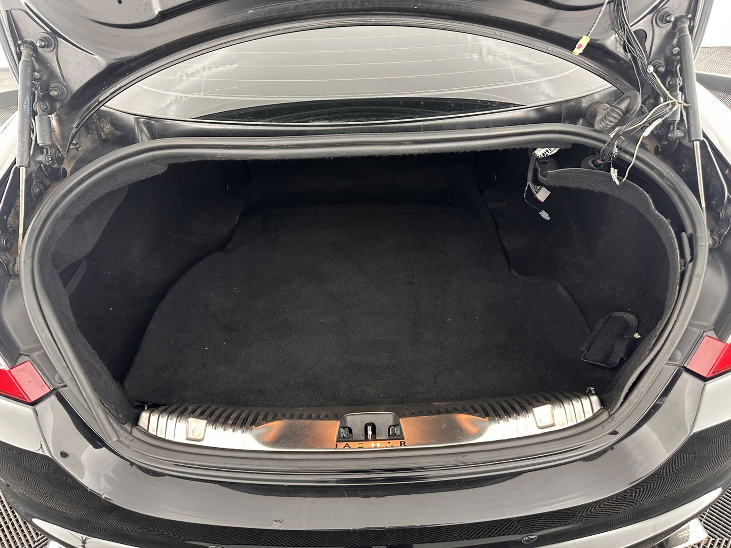 Jaguar XF 3.0D S 275 Pace 75 Anniversary Aut. *PANO | FULL-LEATHER | BI-XENON | BLINDSPOT | NAVI-FULLMAP | SPORT-SEATS  | ECC | SHIFT-PADDLES | KEYLESS | PDC | MEMORY-PACK | CRUISE | 20''ALU*