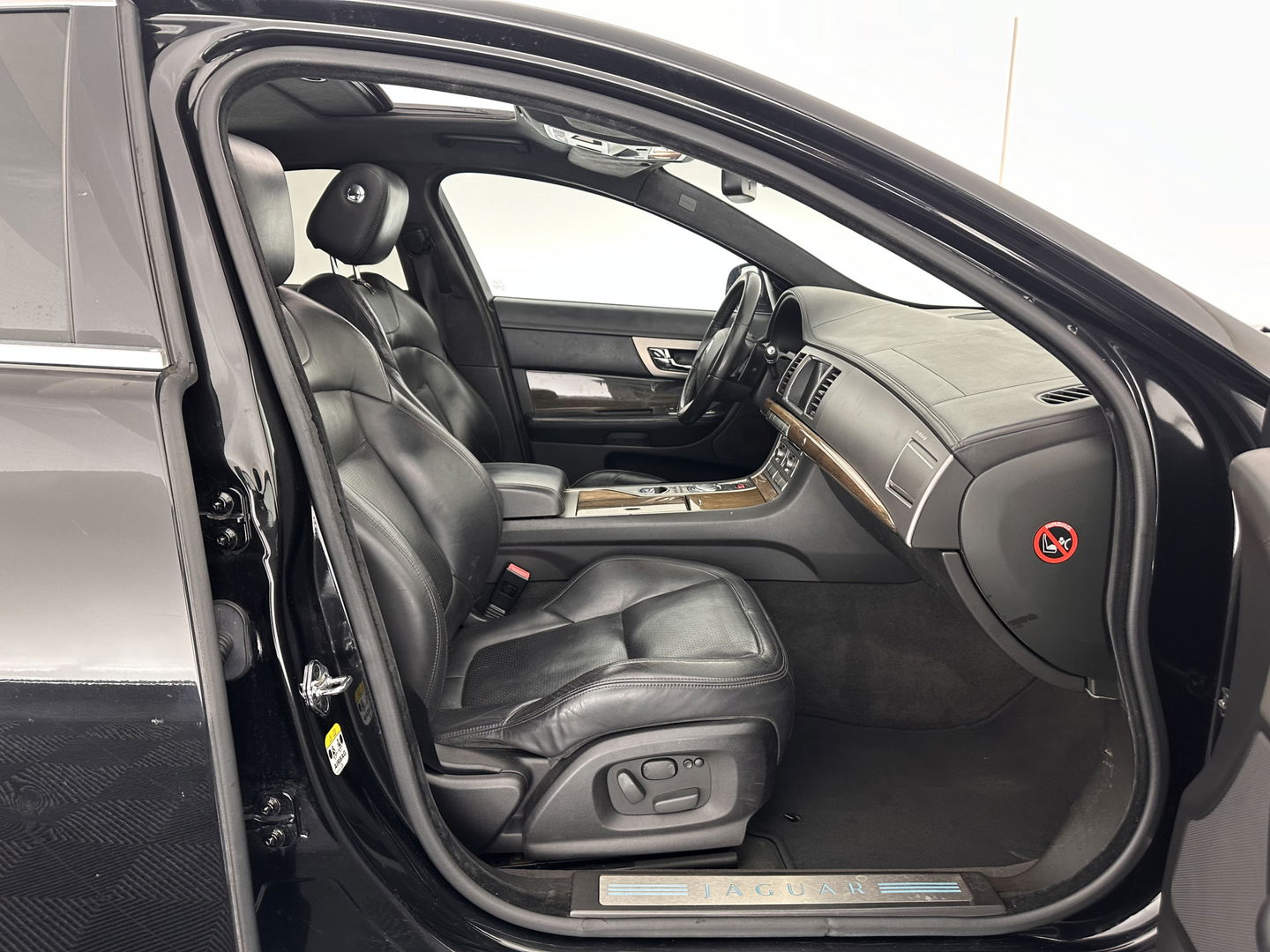 Jaguar XF 3.0D S 275 Pace 75 Anniversary Aut. *PANO | FULL-LEATHER | BI-XENON | BLINDSPOT | NAVI-FULLMAP | SPORT-SEATS  | ECC | SHIFT-PADDLES | KEYLESS | PDC | MEMORY-PACK | CRUISE | 20''ALU*