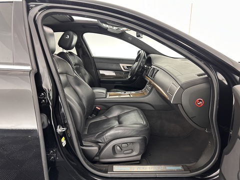 Jaguar XF 3.0D S 275 Pace 75 Anniversary Aut. *PANO | FULL-LEATHER | BI-XENON | BLINDSPOT | NAVI-FULLMAP | SPORT-SEATS  | ECC | SHIFT-PADDLES | KEYLESS | PDC | MEMORY-PACK | CRUISE | 20''ALU*