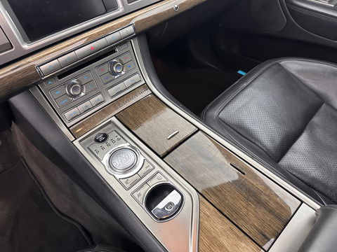 Jaguar XF 3.0D S 275 Pace 75 Anniversary Aut. *PANO | FULL-LEATHER | BI-XENON | BLINDSPOT | NAVI-FULLMAP | SPORT-SEATS  | ECC | SHIFT-PADDLES | KEYLESS | PDC | MEMORY-PACK | CRUISE | 20''ALU*