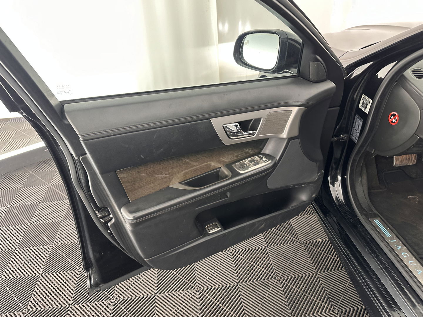 Jaguar XF 3.0D S 275 Pace 75 Anniversary Aut. *PANO | FULL-LEATHER | BI-XENON | BLINDSPOT | NAVI-FULLMAP | SPORT-SEATS  | ECC | SHIFT-PADDLES | KEYLESS | PDC | MEMORY-PACK | CRUISE | 20''ALU*