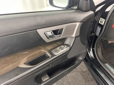 Jaguar XF 3.0D S 275 Pace 75 Anniversary Aut. *PANO | FULL-LEATHER | BI-XENON | BLINDSPOT | NAVI-FULLMAP | SPORT-SEATS  | ECC | SHIFT-PADDLES | KEYLESS | PDC | MEMORY-PACK | CRUISE | 20''ALU*