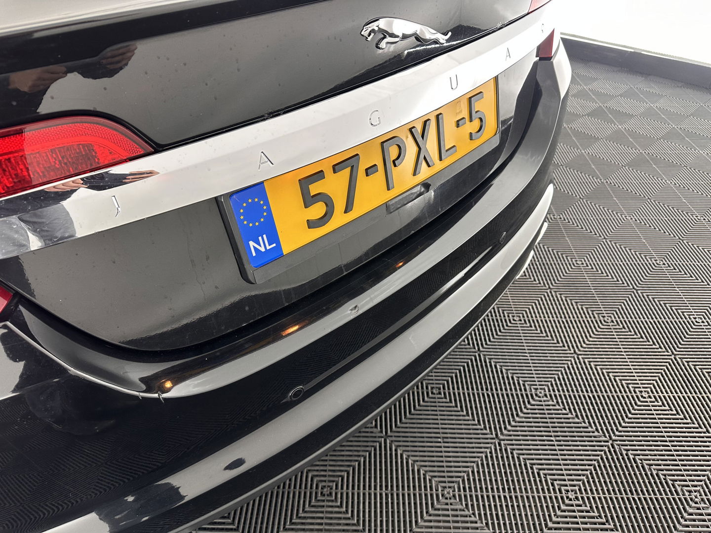 Jaguar XF 3.0D S 275 Pace 75 Anniversary Aut. *PANO | FULL-LEATHER | BI-XENON | BLINDSPOT | NAVI-FULLMAP | SPORT-SEATS  | ECC | SHIFT-PADDLES | KEYLESS | PDC | MEMORY-PACK | CRUISE | 20''ALU*