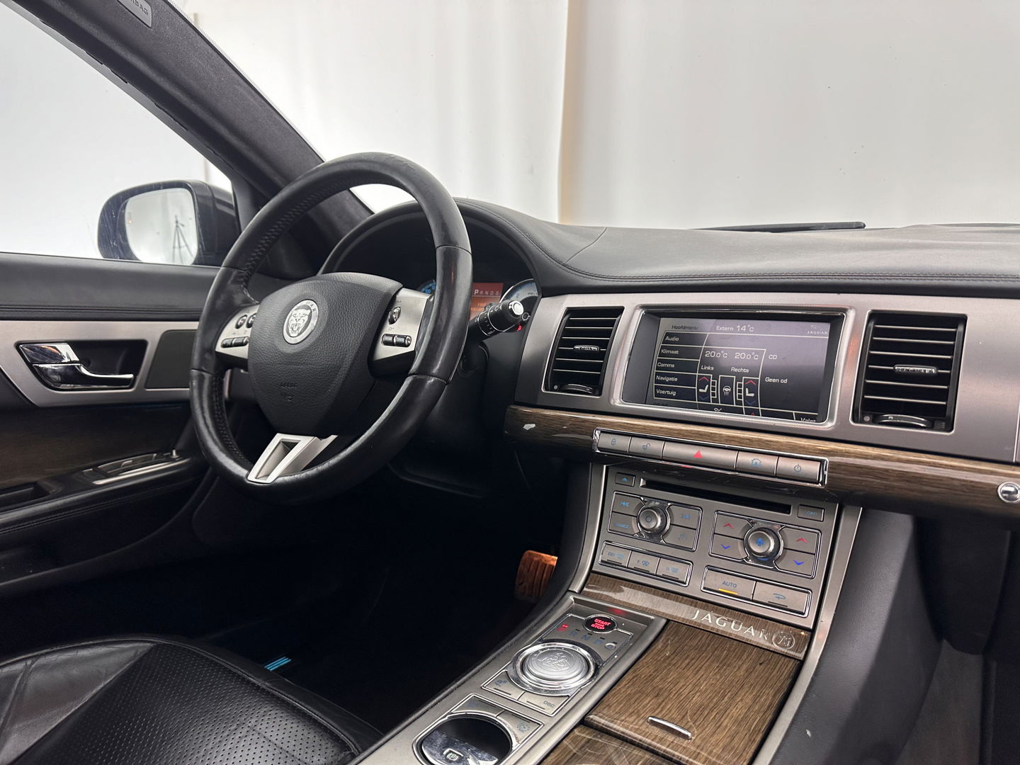 Jaguar XF 3.0D S 275 Pace 75 Anniversary Aut. *PANO | FULL-LEATHER | BI-XENON | BLINDSPOT | NAVI-FULLMAP | SPORT-SEATS  | ECC | SHIFT-PADDLES | KEYLESS | PDC | MEMORY-PACK | CRUISE | 20''ALU*