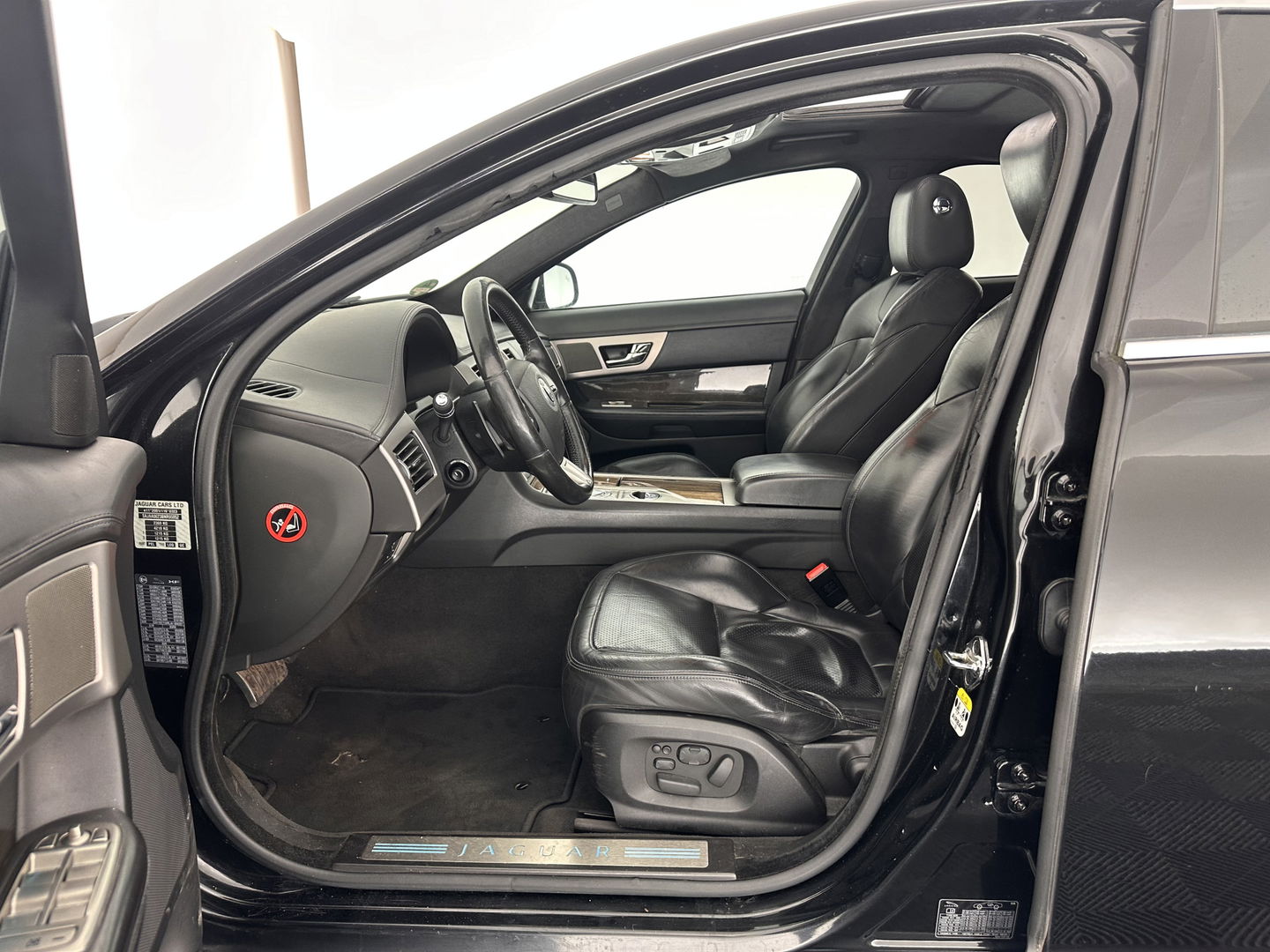Jaguar XF 3.0D S 275 Pace 75 Anniversary Aut. *PANO | FULL-LEATHER | BI-XENON | BLINDSPOT | NAVI-FULLMAP | SPORT-SEATS  | ECC | SHIFT-PADDLES | KEYLESS | PDC | MEMORY-PACK | CRUISE | 20''ALU*