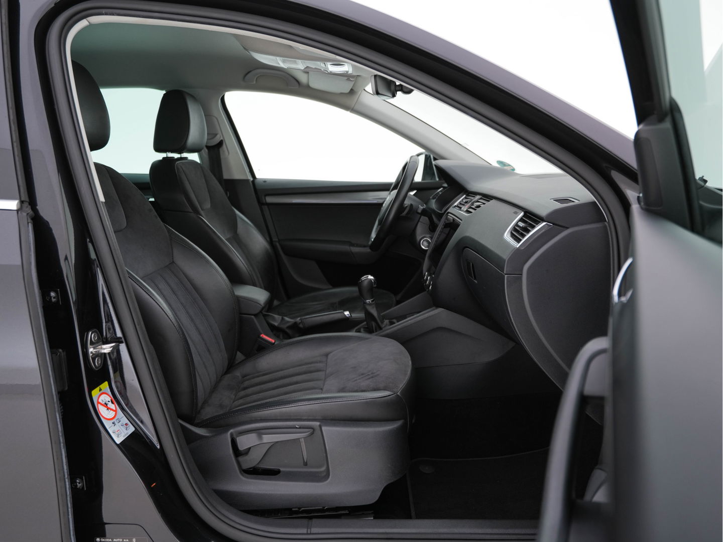 Škoda Octavia 1.0 TSI Greentech Style Business Aut. *FULL-LED | LEATHER-ALCANTARA | NAVI-FULLMAP | CANTON-AUDIO | KEYLESS | DAB | COMFORT-SEATS | ECC | HEATED-SEATS | PARKPILOT | SHIFT-PADDLES | CRUISE | 18"ALU*