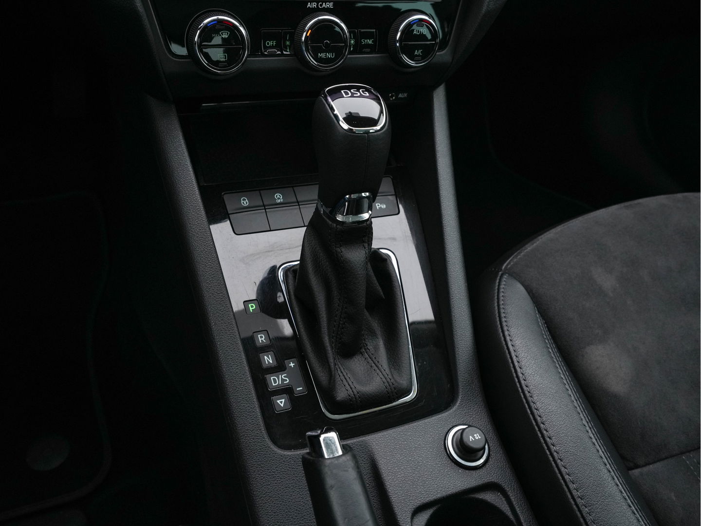 Škoda Octavia 1.0 TSI Greentech Style Business Aut. *FULL-LED | LEATHER-ALCANTARA | NAVI-FULLMAP | CANTON-AUDIO | KEYLESS | DAB | COMFORT-SEATS | ECC | HEATED-SEATS | PARKPILOT | SHIFT-PADDLES | CRUISE | 18"ALU*