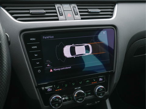 Škoda Octavia 1.0 TSI Greentech Style Business Aut. *FULL-LED | LEATHER-ALCANTARA | NAVI-FULLMAP | CANTON-AUDIO | KEYLESS | DAB | COMFORT-SEATS | ECC | HEATED-SEATS | PARKPILOT | SHIFT-PADDLES | CRUISE | 18"ALU*