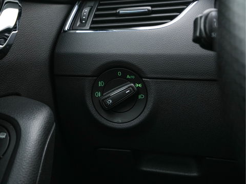 Škoda Octavia 1.0 TSI Greentech Style Business Aut. *FULL-LED | LEATHER-ALCANTARA | NAVI-FULLMAP | CANTON-AUDIO | KEYLESS | DAB | COMFORT-SEATS | ECC | HEATED-SEATS | PARKPILOT | SHIFT-PADDLES | CRUISE | 18"ALU*
