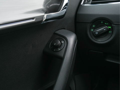 Škoda Octavia 1.0 TSI Greentech Style Business Aut. *FULL-LED | LEATHER-ALCANTARA | NAVI-FULLMAP | CANTON-AUDIO | KEYLESS | DAB | COMFORT-SEATS | ECC | HEATED-SEATS | PARKPILOT | SHIFT-PADDLES | CRUISE | 18"ALU*