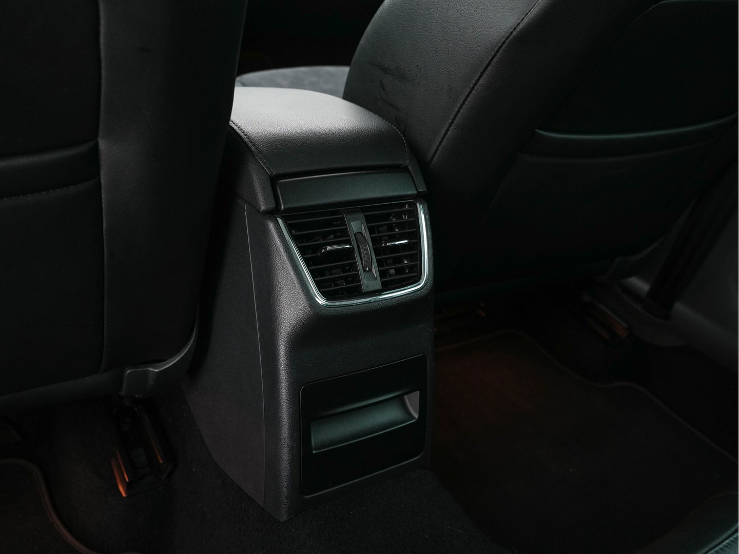 Škoda Octavia 1.0 TSI Greentech Style Business Aut. *FULL-LED | LEATHER-ALCANTARA | NAVI-FULLMAP | CANTON-AUDIO | KEYLESS | DAB | COMFORT-SEATS | ECC | HEATED-SEATS | PARKPILOT | SHIFT-PADDLES | CRUISE | 18"ALU*
