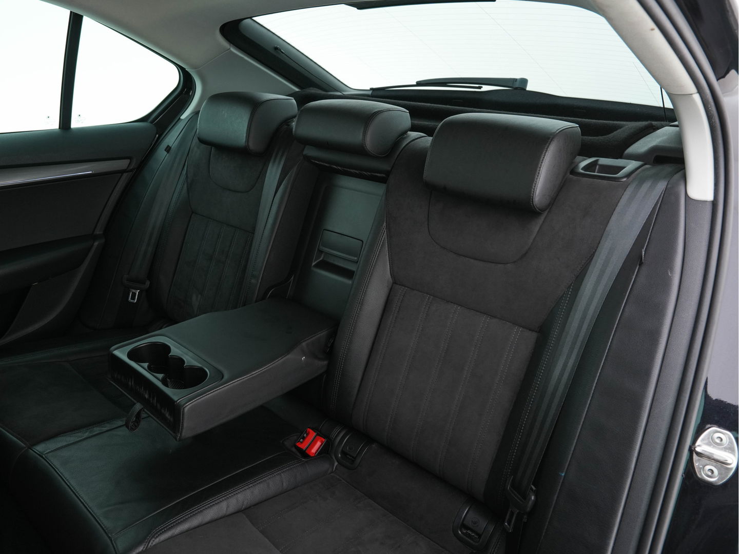 Škoda Octavia 1.0 TSI Greentech Style Business Aut. *FULL-LED | LEATHER-ALCANTARA | NAVI-FULLMAP | CANTON-AUDIO | KEYLESS | DAB | COMFORT-SEATS | ECC | HEATED-SEATS | PARKPILOT | SHIFT-PADDLES | CRUISE | 18"ALU*