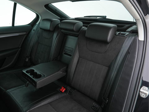 Škoda Octavia 1.0 TSI Greentech Style Business Aut. *FULL-LED | LEATHER-ALCANTARA | NAVI-FULLMAP | CANTON-AUDIO | KEYLESS | DAB | COMFORT-SEATS | ECC | HEATED-SEATS | PARKPILOT | SHIFT-PADDLES | CRUISE | 18"ALU*
