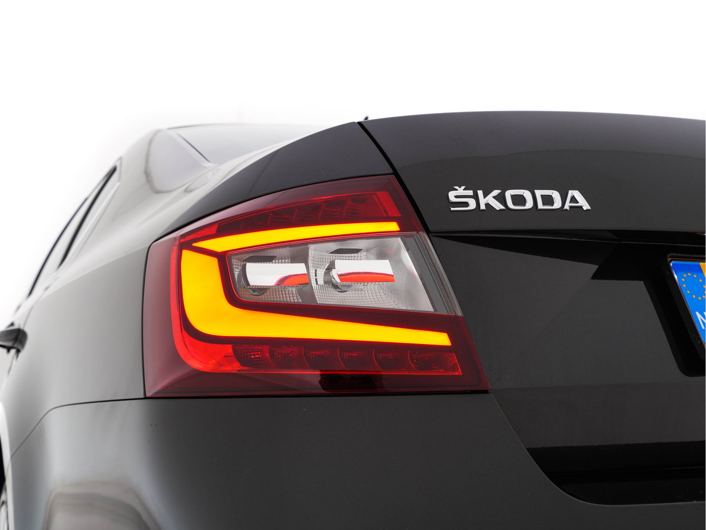 Škoda Octavia 1.0 TSI Greentech Style Business Aut. *FULL-LED | LEATHER-ALCANTARA | NAVI-FULLMAP | CANTON-AUDIO | KEYLESS | DAB | COMFORT-SEATS | ECC | HEATED-SEATS | PARKPILOT | SHIFT-PADDLES | CRUISE | 18"ALU*