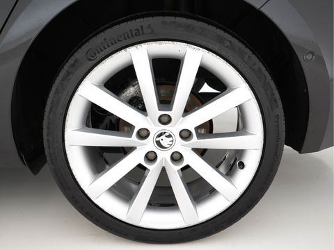 Škoda Octavia 1.0 TSI Greentech Style Business Aut. *FULL-LED | LEATHER-ALCANTARA | NAVI-FULLMAP | CANTON-AUDIO | KEYLESS | DAB | COMFORT-SEATS | ECC | HEATED-SEATS | PARKPILOT | SHIFT-PADDLES | CRUISE | 18"ALU*