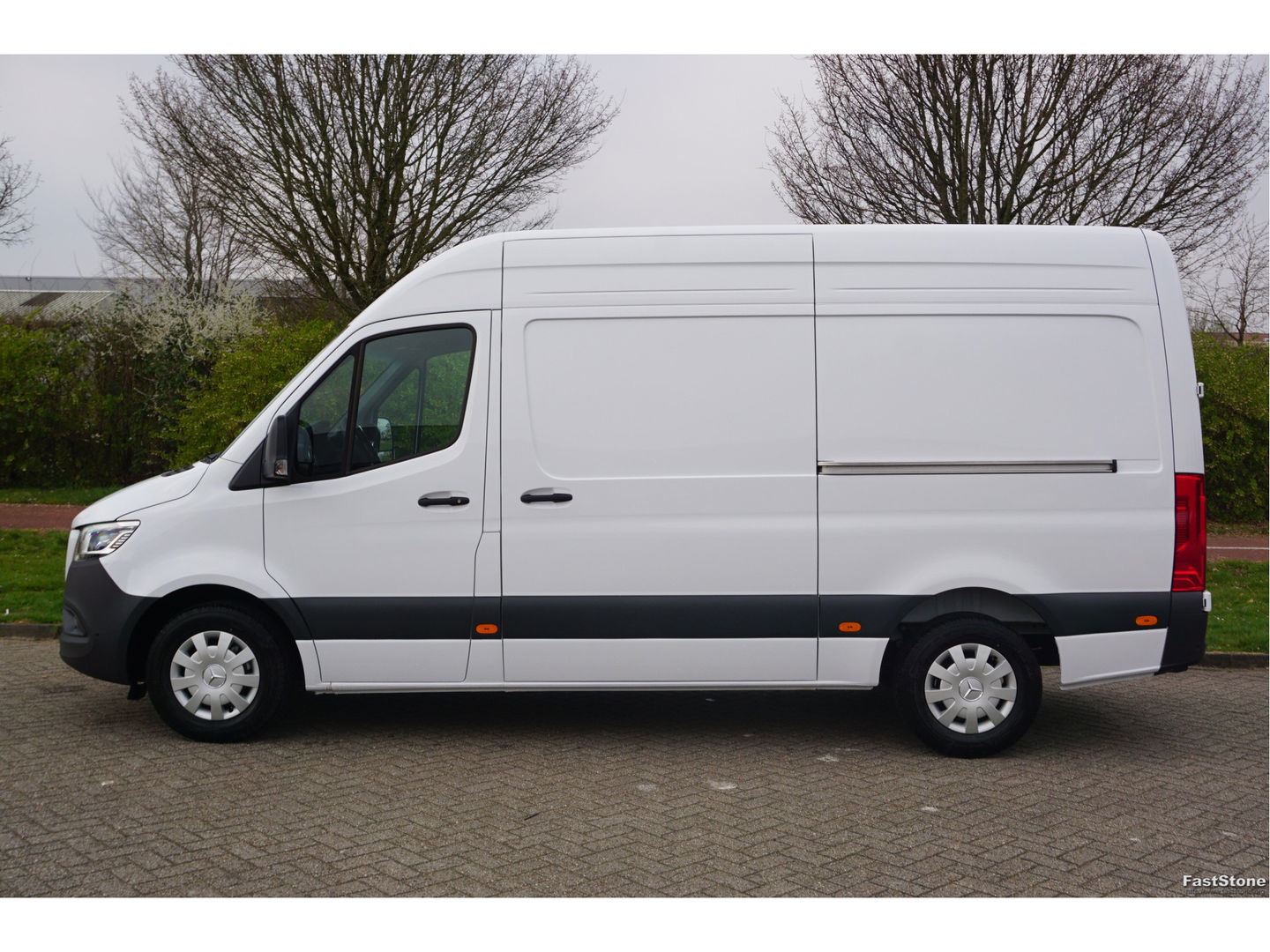 Mercedes-Benz Sprinter 317CDI Pro L2H2 BPM VRIJ!! 10.25" Mbux, Gev. Stoel, 3.5T Trekhaak, LED 2x Schuifdeur!! NR. 409