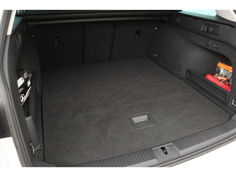 Volkswagen Passat 1.4 TSI PHEV GTE | Trekhaak | Stoelverwarming | Camera | Massage | Carplay | Adaptive cruise | Side Assist | Matrix LED | Park Assist | Navigatie | Virtual Cockpit