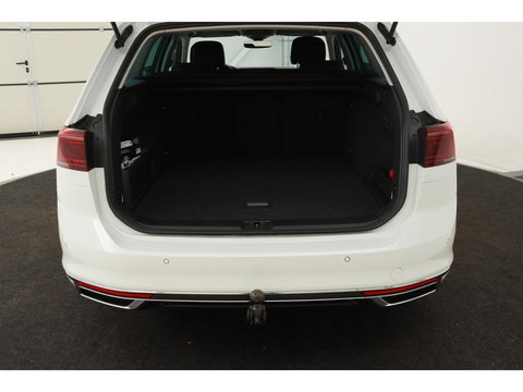 Volkswagen Passat 1.4 TSI PHEV GTE | Trekhaak | Stoelverwarming | Camera | Massage | Carplay | Adaptive cruise | Side Assist | Matrix LED | Park Assist | Navigatie | Virtual Cockpit