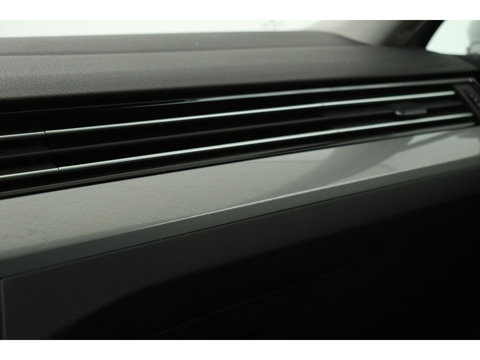 Volkswagen Passat 1.4 TSI PHEV GTE | Trekhaak | Stoelverwarming | Camera | Massage | Carplay | Adaptive cruise | Side Assist | Matrix LED | Park Assist | Navigatie | Virtual Cockpit