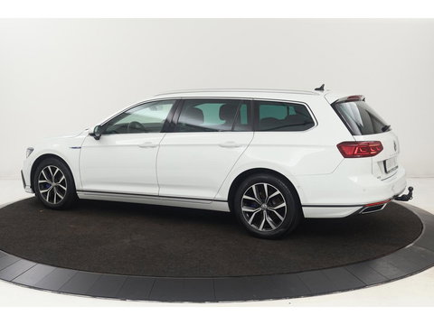 Volkswagen Passat 1.4 TSI PHEV GTE | Trekhaak | Stoelverwarming | Camera | Massage | Carplay | Adaptive cruise | Side Assist | Matrix LED | Park Assist | Navigatie | Virtual Cockpit
