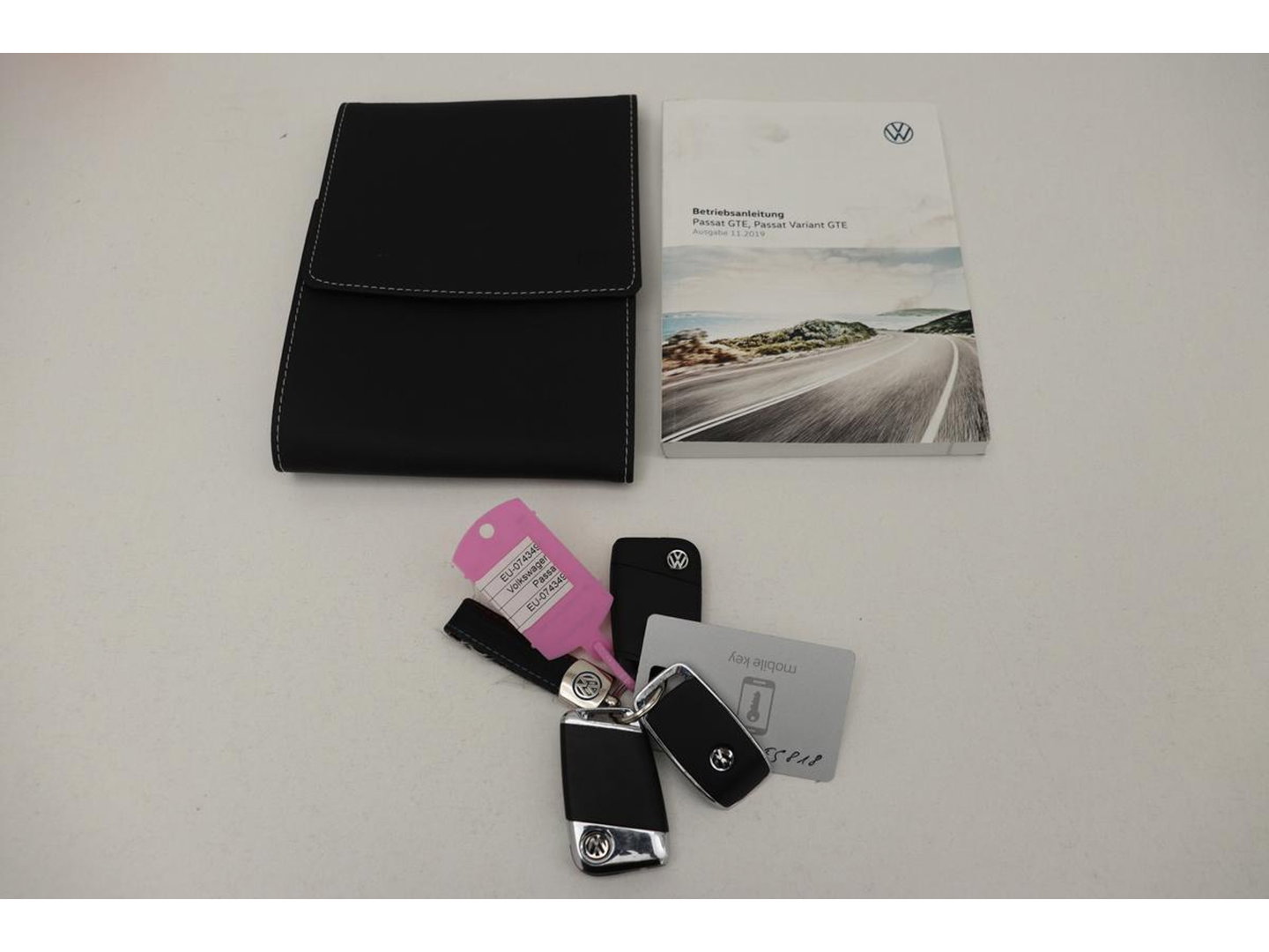 Volkswagen Passat 1.4 TSI PHEV GTE | Trekhaak | Stoelverwarming | Camera | Massage | Carplay | Adaptive cruise | Side Assist | Matrix LED | Park Assist | Navigatie | Virtual Cockpit