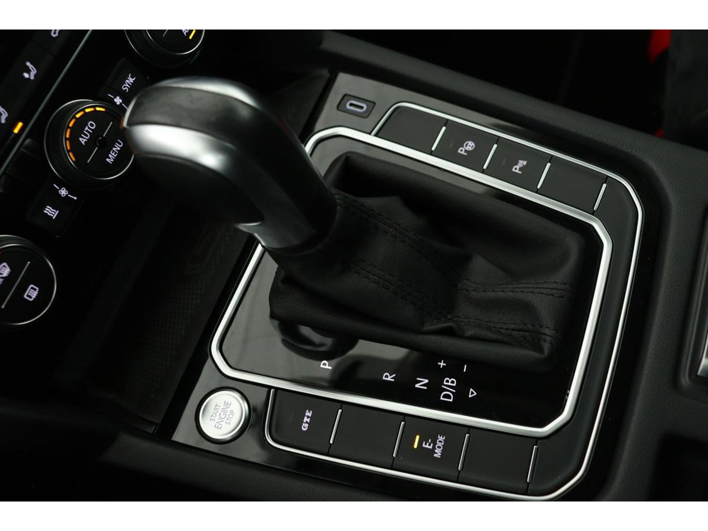 Volkswagen Passat 1.4 TSI PHEV GTE | Trekhaak | Stoelverwarming | Camera | Massage | Carplay | Adaptive cruise | Side Assist | Matrix LED | Park Assist | Navigatie | Virtual Cockpit