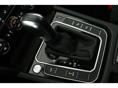 Volkswagen Passat 1.4 TSI PHEV GTE | Trekhaak | Stoelverwarming | Camera | Massage | Carplay | Adaptive cruise | Side Assist | Matrix LED | Park Assist | Navigatie | Virtual Cockpit