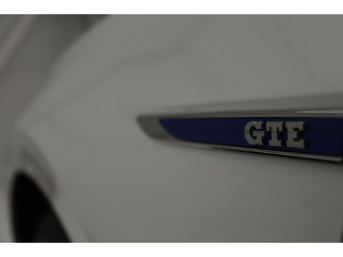 Volkswagen Passat 1.4 TSI PHEV GTE | Trekhaak | Stoelverwarming | Camera | Massage | Carplay | Adaptive cruise | Side Assist | Matrix LED | Park Assist | Navigatie | Virtual Cockpit