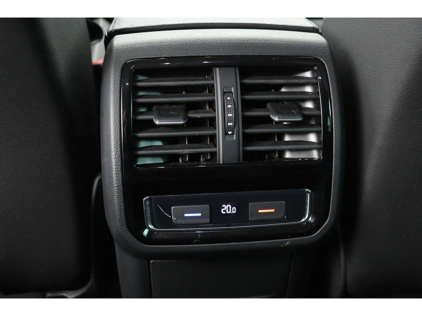 Volkswagen Passat 1.4 TSI PHEV GTE | Trekhaak | Stoelverwarming | Camera | Massage | Carplay | Adaptive cruise | Side Assist | Matrix LED | Park Assist | Navigatie | Virtual Cockpit