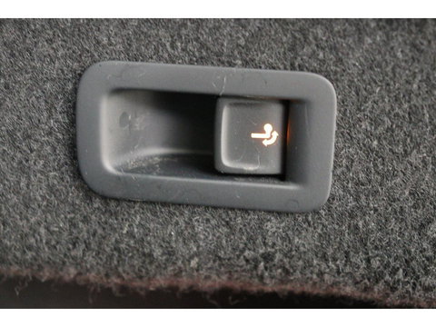 Volkswagen Passat 1.4 TSI PHEV GTE | Trekhaak | Stoelverwarming | Camera | Massage | Carplay | Adaptive cruise | Side Assist | Matrix LED | Park Assist | Navigatie | Virtual Cockpit