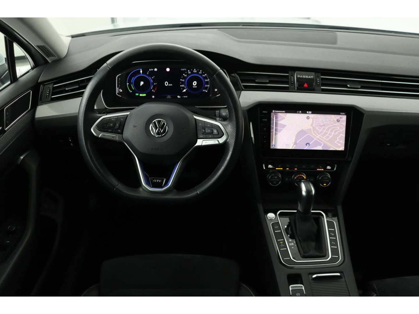 Volkswagen Passat 1.4 TSI PHEV GTE | Trekhaak | Stoelverwarming | Camera | Massage | Carplay | Adaptive cruise | Side Assist | Matrix LED | Park Assist | Navigatie | Virtual Cockpit
