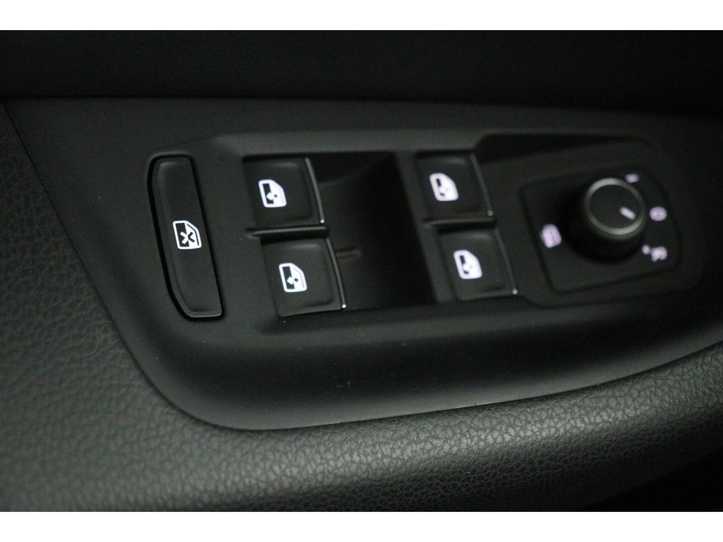 Volkswagen Passat 1.4 TSI PHEV GTE | Trekhaak | Stoelverwarming | Camera | Massage | Carplay | Adaptive cruise | Side Assist | Matrix LED | Park Assist | Navigatie | Virtual Cockpit