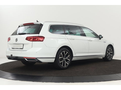Volkswagen Passat 1.4 TSI PHEV GTE | Trekhaak | Stoelverwarming | Camera | Massage | Carplay | Adaptive cruise | Side Assist | Matrix LED | Park Assist | Navigatie | Virtual Cockpit