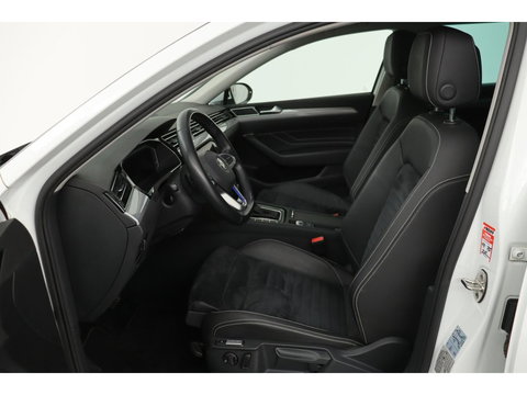 Volkswagen Passat 1.4 TSI PHEV GTE | Trekhaak | Stoelverwarming | Camera | Massage | Carplay | Adaptive cruise | Side Assist | Matrix LED | Park Assist | Navigatie | Virtual Cockpit