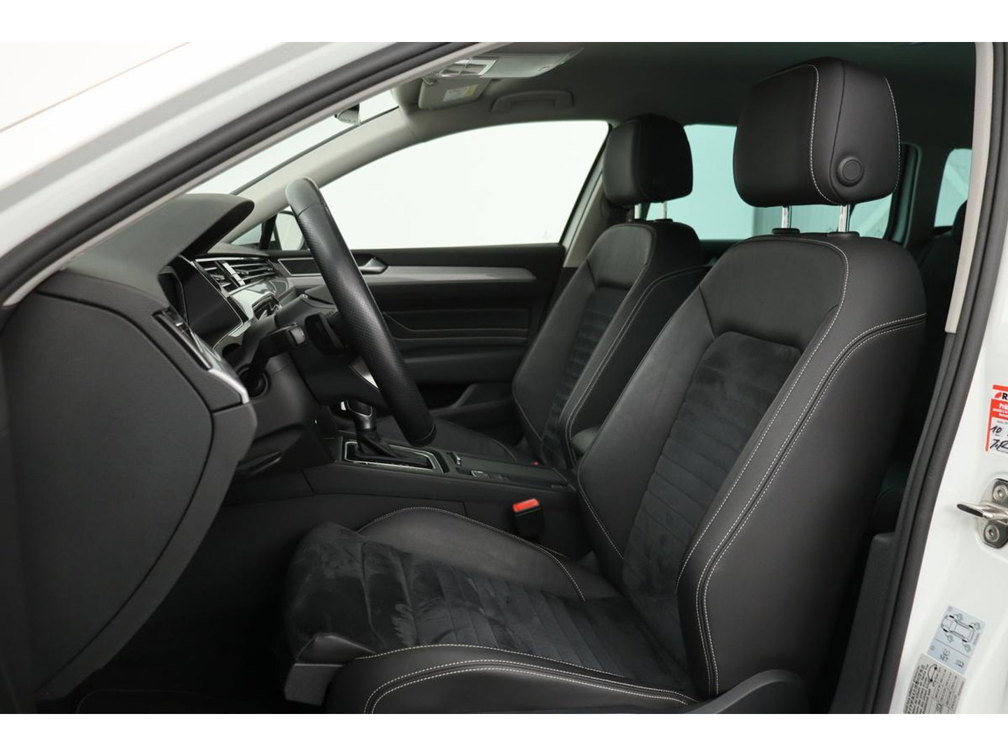 Volkswagen Passat 1.4 TSI PHEV GTE | Trekhaak | Stoelverwarming | Camera | Massage | Carplay | Adaptive cruise | Side Assist | Matrix LED | Park Assist | Navigatie | Virtual Cockpit