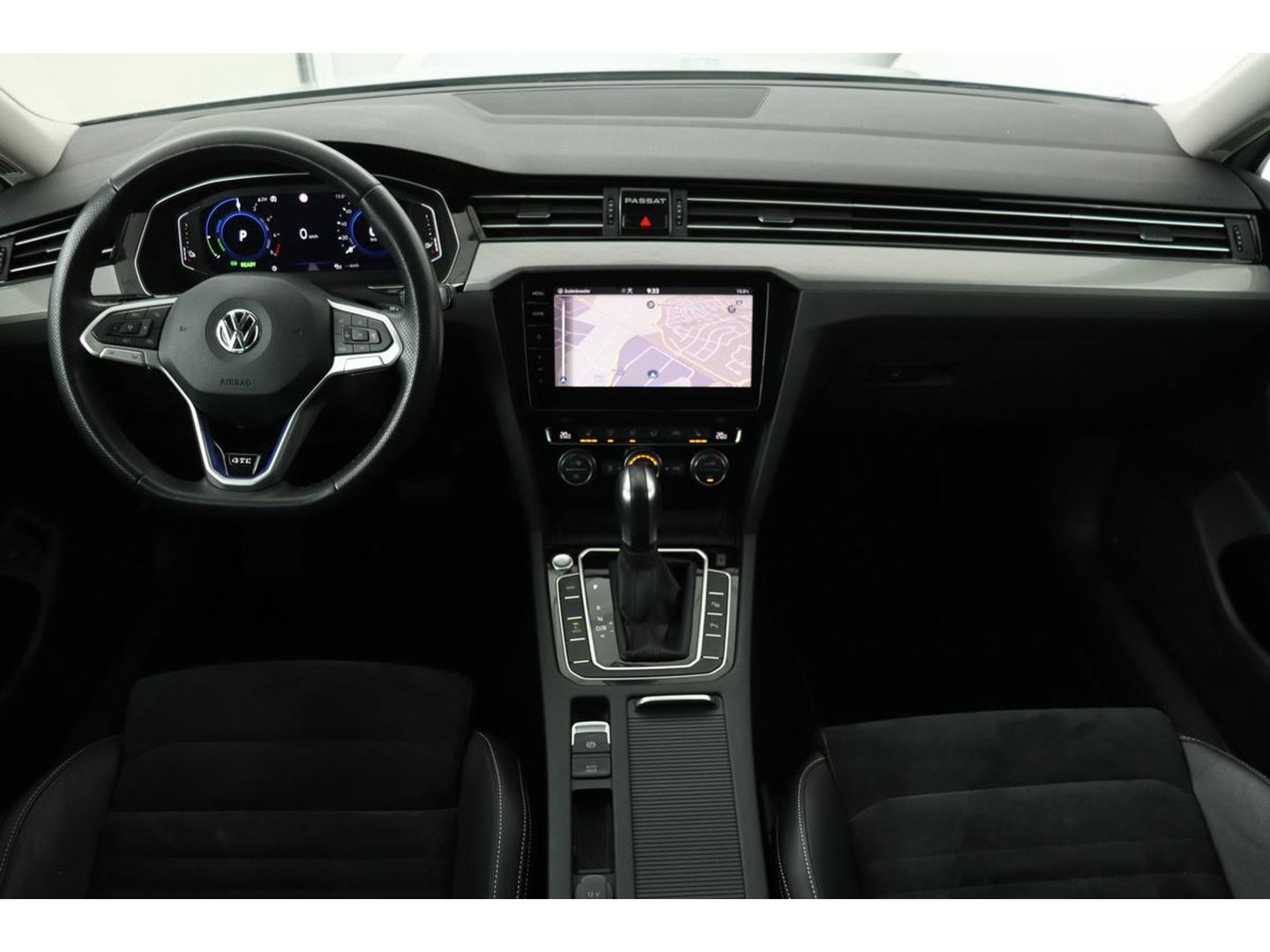 Volkswagen Passat 1.4 TSI PHEV GTE | Trekhaak | Stoelverwarming | Camera | Massage | Carplay | Adaptive cruise | Side Assist | Matrix LED | Park Assist | Navigatie | Virtual Cockpit