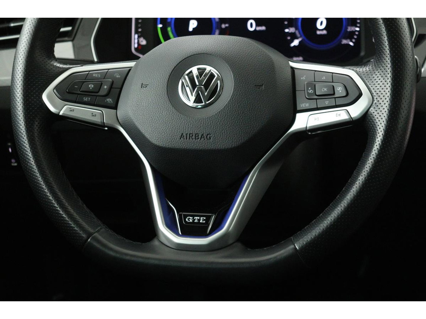Volkswagen Passat 1.4 TSI PHEV GTE | Trekhaak | Stoelverwarming | Camera | Massage | Carplay | Adaptive cruise | Side Assist | Matrix LED | Park Assist | Navigatie | Virtual Cockpit