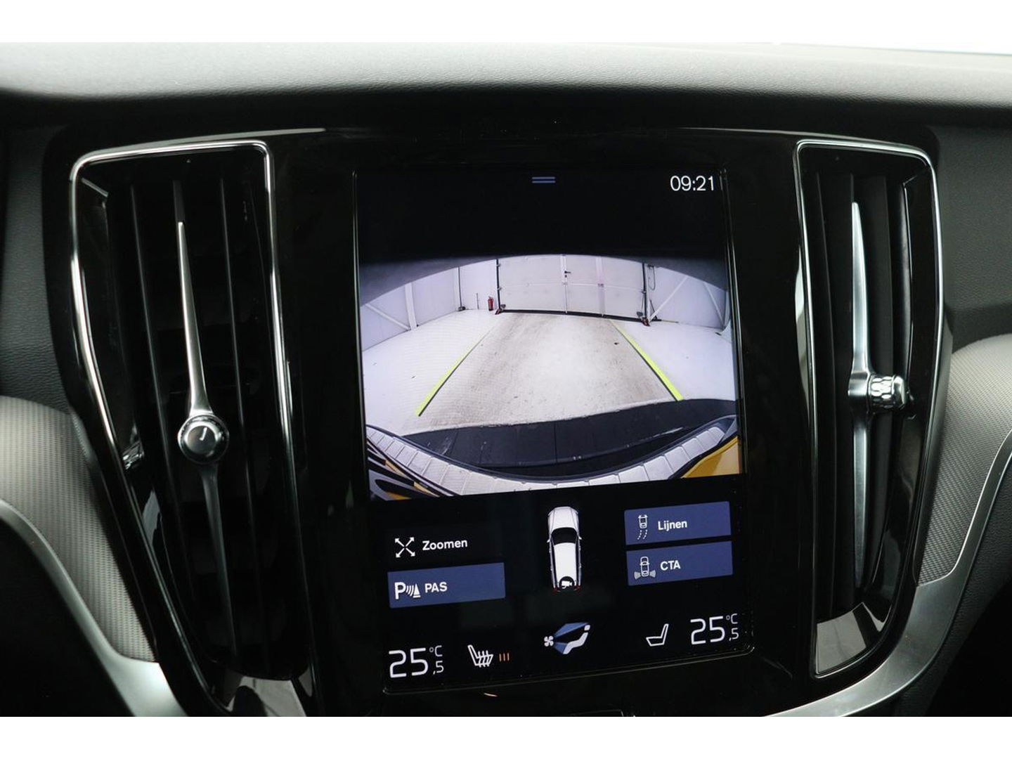 Volvo V60 2.0 T4 Inscription | Leder | Stoelverwarming | Carplay | Camera | Memory | Navigatie | Full LED | Dodehoek detectie | Verwarmde voorruit