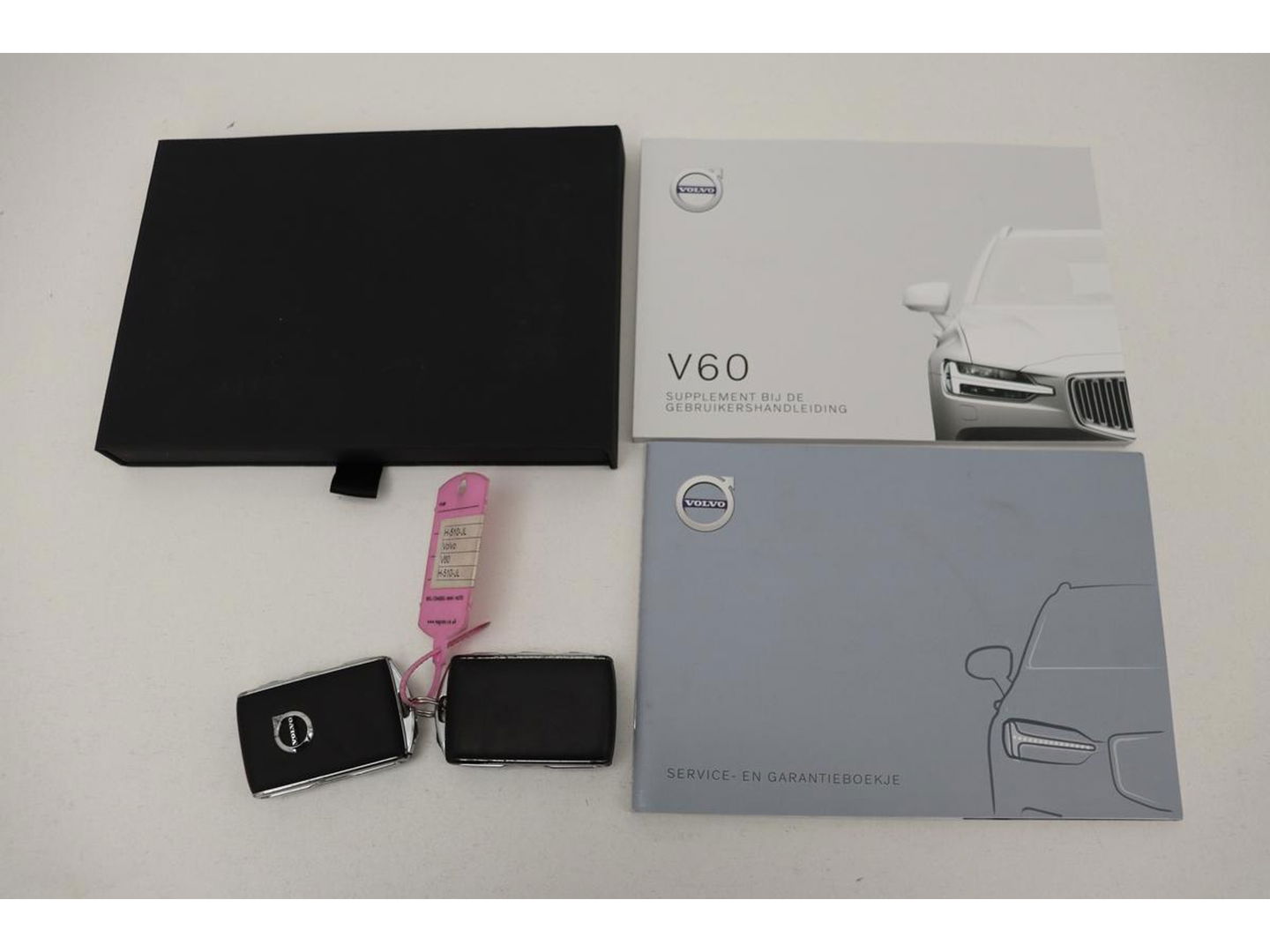 Volvo V60 2.0 T4 Inscription | Leder | Stoelverwarming | Carplay | Camera | Memory | Navigatie | Full LED | Dodehoek detectie | Verwarmde voorruit