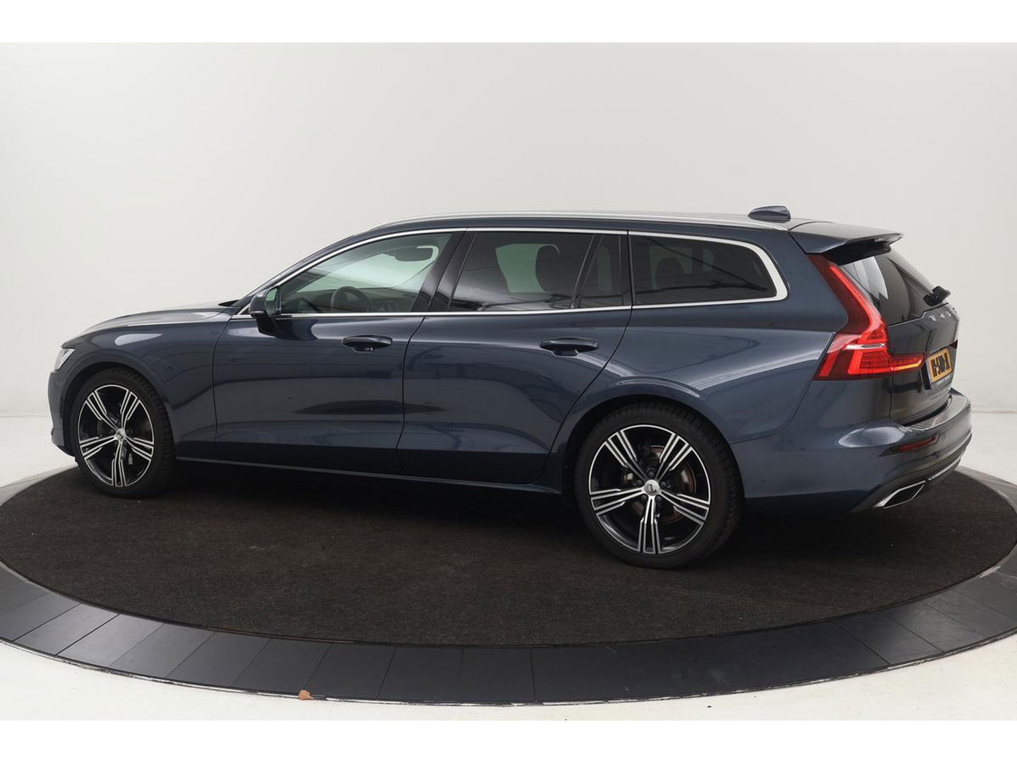 Volvo V60 2.0 T4 Inscription | Leder | Stoelverwarming | Carplay | Camera | Memory | Navigatie | Full LED | Dodehoek detectie | Verwarmde voorruit