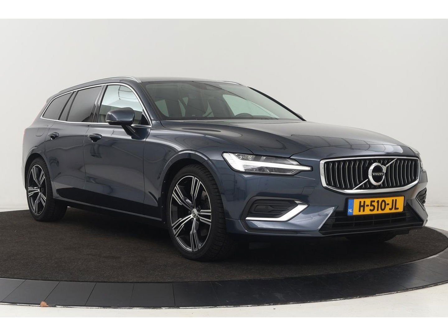 Volvo V60 2.0 T4 Inscription | Leder | Stoelverwarming | Carplay | Camera | Memory | Navigatie | Full LED | Dodehoek detectie | Verwarmde voorruit