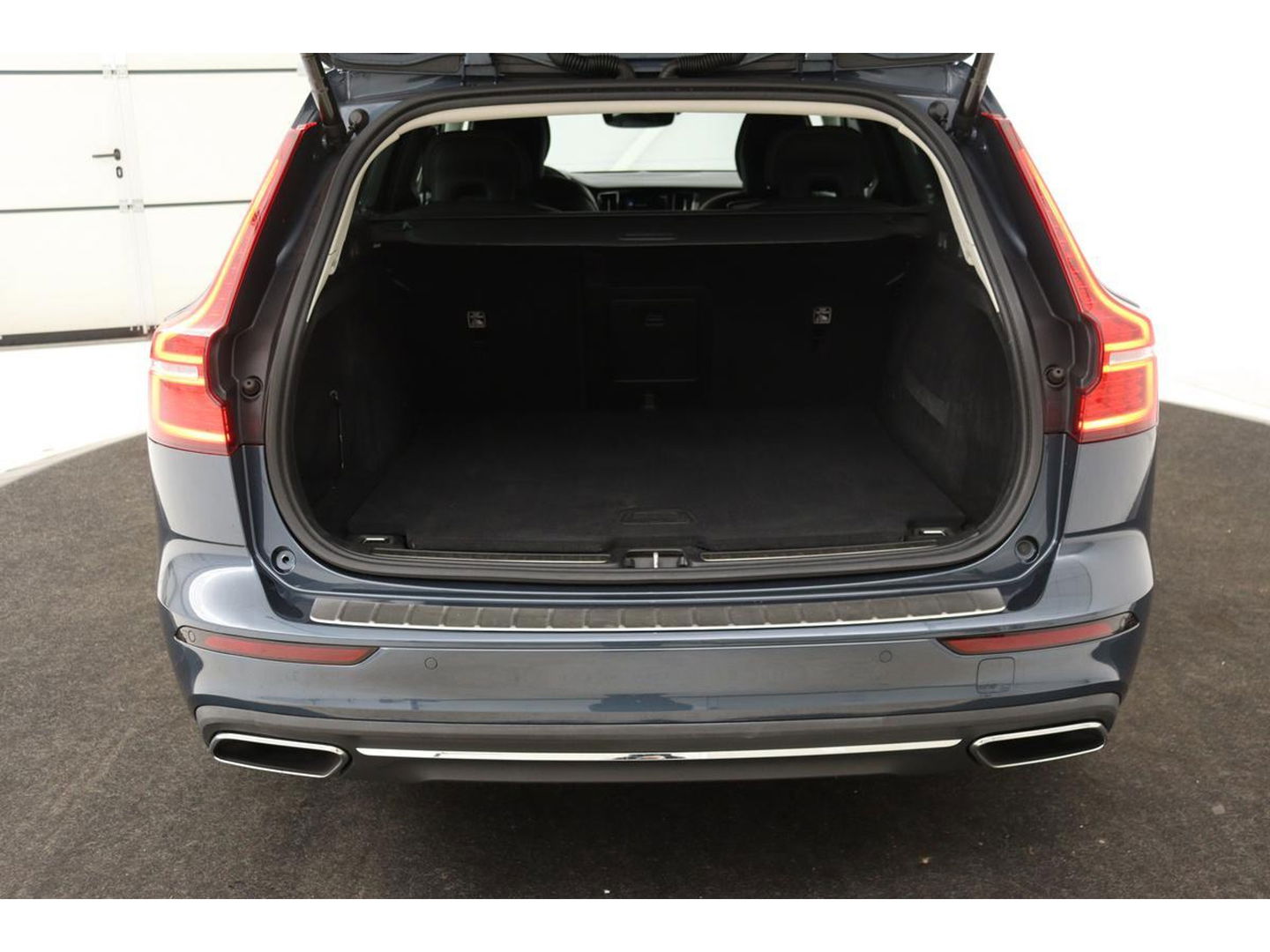 Volvo V60 2.0 T4 Inscription | Leder | Stoelverwarming | Carplay | Camera | Memory | Navigatie | Full LED | Dodehoek detectie | Verwarmde voorruit