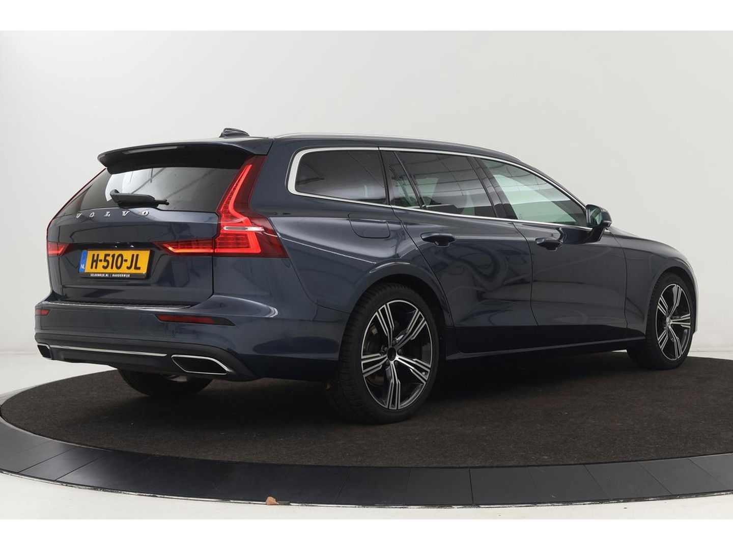 Volvo V60 2.0 T4 Inscription | Leder | Stoelverwarming | Carplay | Camera | Memory | Navigatie | Full LED | Dodehoek detectie | Verwarmde voorruit